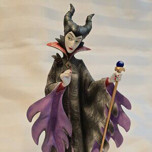 Disney Sleeping Beauty Enesco Couture de Force Maleficent figure